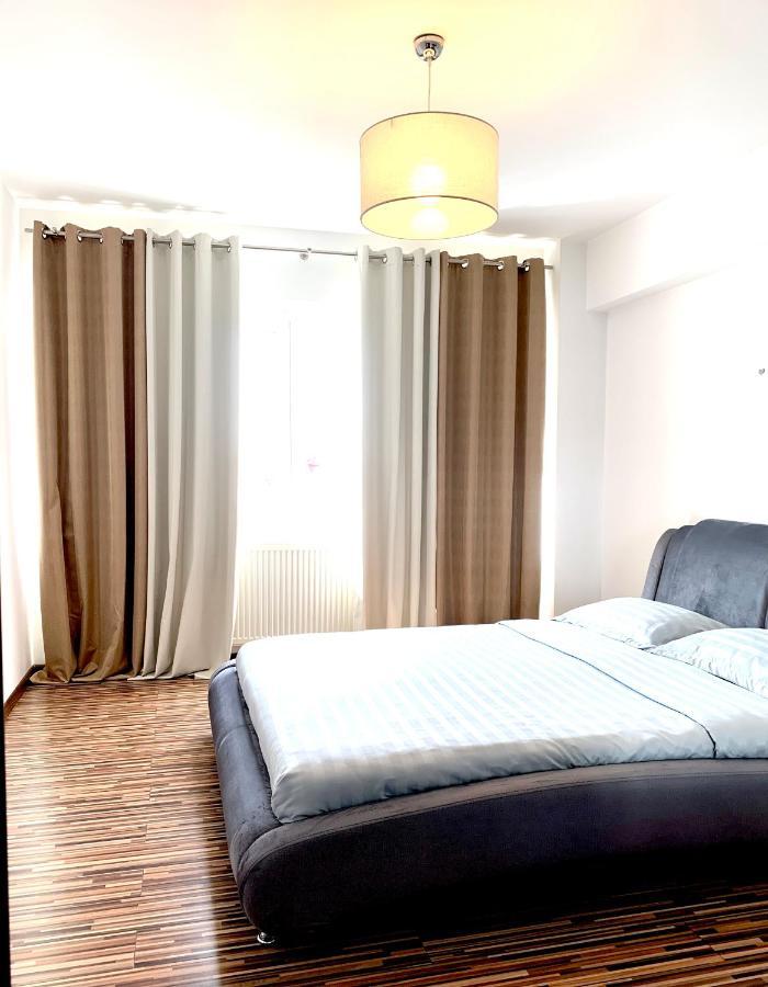 Sunny Central Apartments Suceava Buitenkant foto
